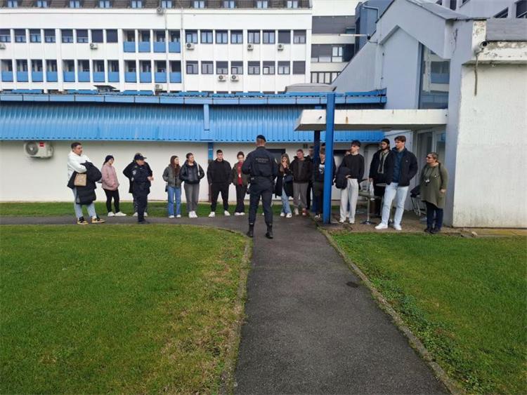 Slika /PU_BB/Postani policajac-policajka 2023/OŠ Čazma/Naslovna.jpg